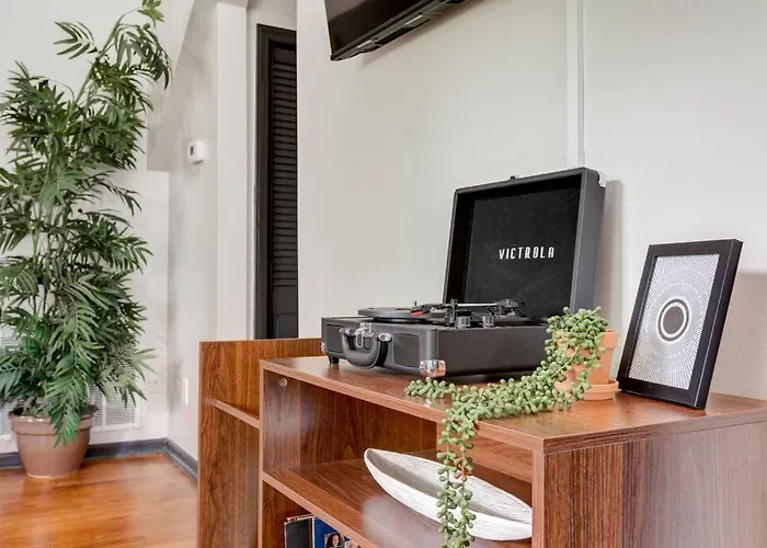 New - Modern Rustic Retreat Ardmore Chalet *